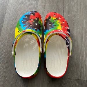 Crocs Classic Tie-dye Graphic Clog Like New (only wore once) size Men 7/Women 9